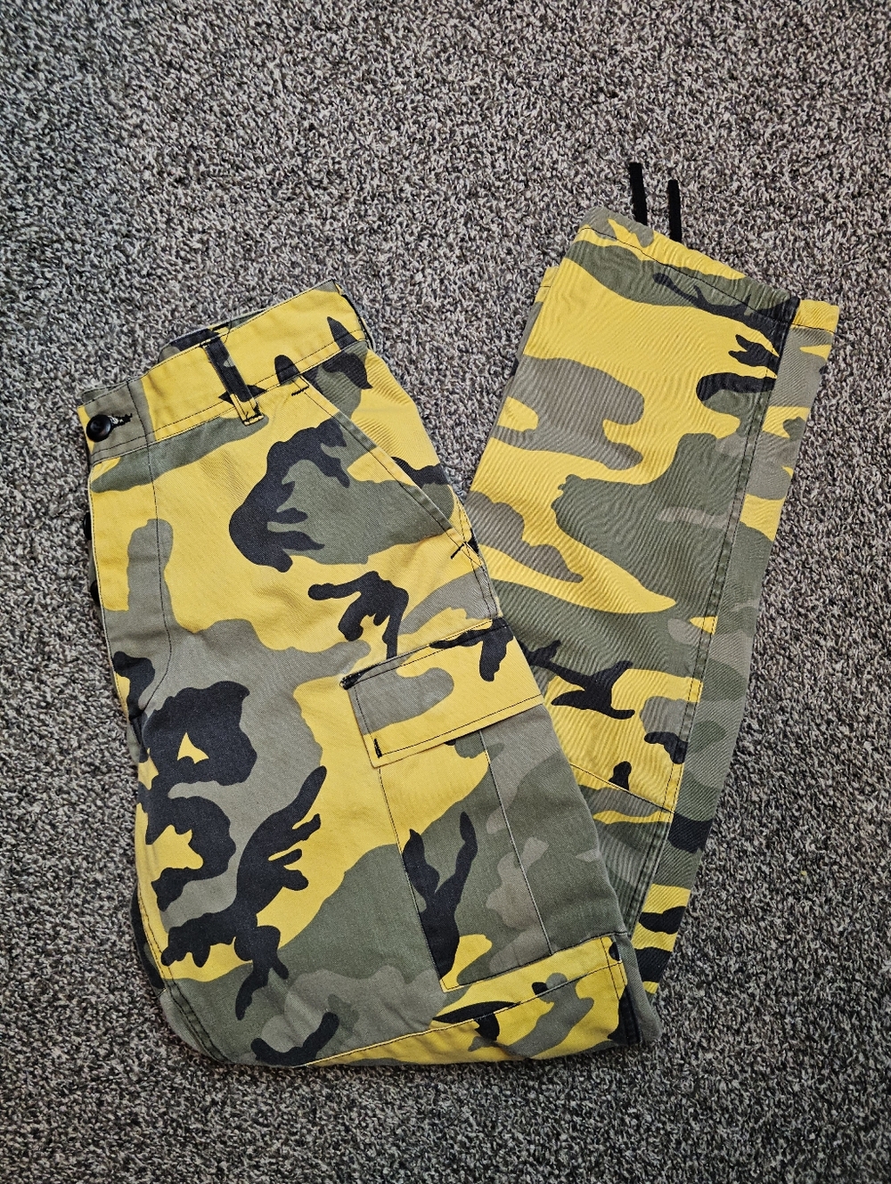Vintage Stinger Yellow Camo Cargo Pants sz Small